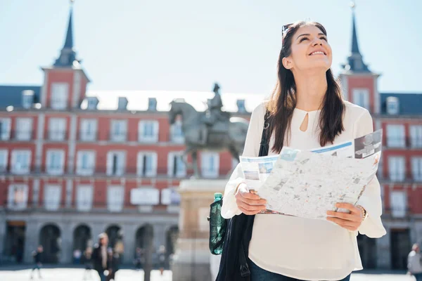 Joven Mujer Feliz Explorando Centro Madrid Visitando Lugares Lugares Famosos — Foto de Stock