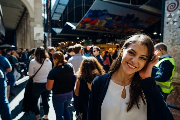 Berömd Matmarknad Las Ramblas Gatan Barcelona Ung Kvinna Turist Boqueria — Stockfoto