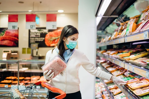 Comprador Con Máscara Compra Segura Para Comestibles Debido Pandemia Coronavirus —  Fotos de Stock