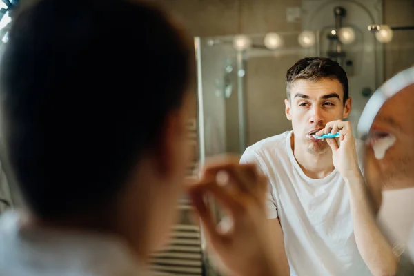 Homem Entediado Escovando Dentes Triste Cansado Síndrome Burnout Ocupacional Estresse — Fotografia de Stock