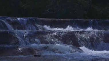 adada nehir küçük şelaleler