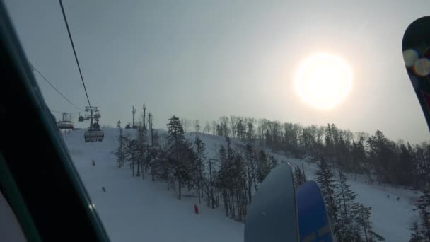 Stacja kolejki linowej na stoki narciarskie — Wideo stockowe