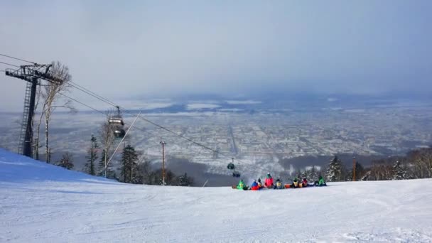 Le téléphérique sur les pistes — Video