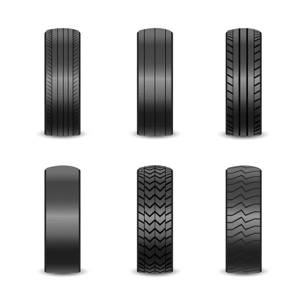 Neumáticos realistas con diferentes marcas de pisada Neumático de goma negro automático, ilustración de neumático de automóvil para rueda sobre fondo blanco . — Archivo Imágenes Vectoriales