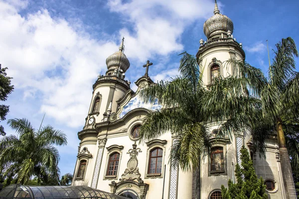 São Paulo, SP, Brasil, 10 de fevereiro de 2017. Fachada da Igreja Nossa Senhora do Brasil localizada na Praça Nossa Senhora do Brasil, na esquina da Avenida Brasil com a rua Colmbia, na zona oeste de São Paulo, SP. Foi construído em 1940 em neo-barroco — Fotografia de Stock