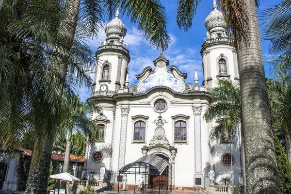 1940, século XX, alf ribeiro, arquitetura, brasil, avenida brasil, brasileiras, brenno tavares, edifício, catedral, católica, cerâmica, igreja, cidade, construção civil, fachada, metrópole, monumento, neo-barroco, nossa senhora do brasil, ao ar livre, painéis, pasti — Fotografia de Stock