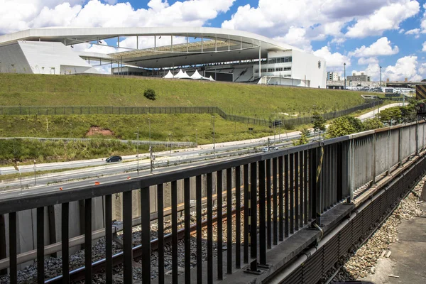 San Paolo, SP, Brasile, 23 febbraio 2017. Arena Corinthians stadio di calcio, noto come Itaquerao, visto dalla piattaforma della stazione Corinthians-Itaquera della linea rossa 3 della metropolitana, nel distretto di Itaquera, lato est di San Paolo, SP . — Foto Stock