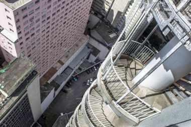 Sao Paulo, Sp, Brezilya, 17 Nisan 2013. Kendi Teras, içinde merkezi Sao Paulo, Sp Copan binadan yangın kaçış görünümünü.