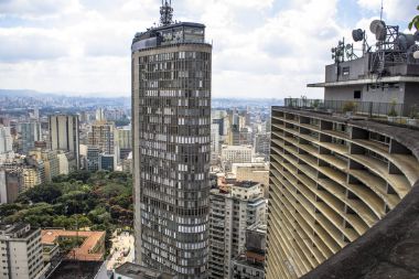 Sao Paulo, Sp, Brezilya, 17 Nisan 2013. İtalya bina veya İtalyan Circolo, içinde merkezi Sao Paulo, Sp vurgulayarak Copan binanın terasından panoramik kenti