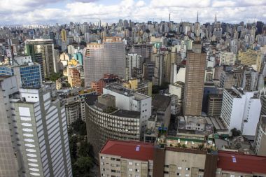 Sao Paulo, Sp, Brezilya, 17 Nisan 2013. Şehrin içinde merkezi Sao Paulo, Sp Copan binanın terasından panoramik manzaralı.