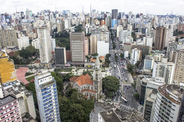 Sao Paulo, SP, Brazil, April 17, 2013. Panoramic view of the city from the terrace of the Copan Building, in the center of Sao Paulo, SP. — Stock Photo, Image