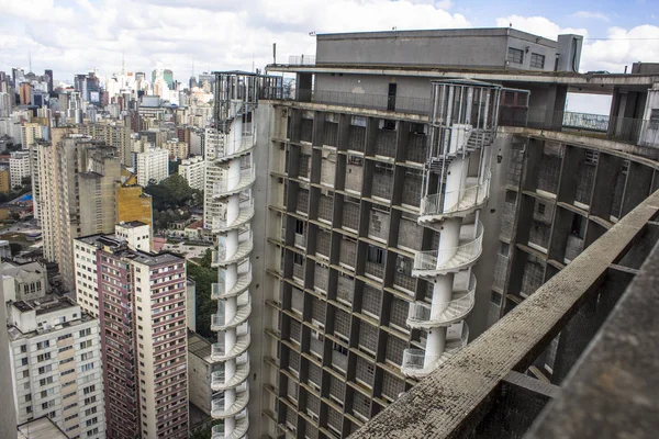 Сан-Паулу, Бразилия, 17 апреля 2013 года. Панорамный вид на город с террасы Копан Билдинг, в центре Сан-Паулу, SP . — стоковое фото