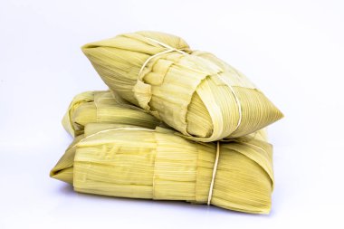 Pamonha. Brezilyalı sorn meze beyaz arka plan üzerinde