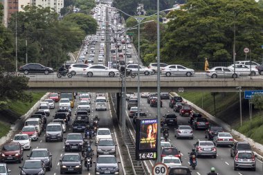 Kuzey Güney koridorunda, Rubem Berta Avenue, Güney Bölge Sao Paulo yoğun trafik. Bu cadde şehrin Kuzey ve Güney alanlarında bağlanır.