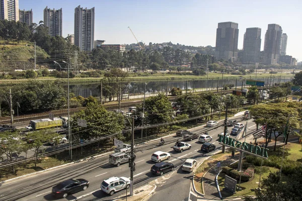 Atasco de tráfico en la avenida Marginal Pinheiros en la zona sur de Sao Paulo —  Fotos de Stock