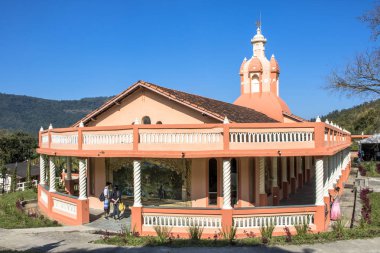 Pindamonhangaba, Brezilya, 22 Temmuz 2017. Krishna bilincinde Nova Gokula çiftliği, Pindamonhangaba, Sao Paulo eyalet kırsal bölgede (Iskon) için uluslararası toplum Tapınağı