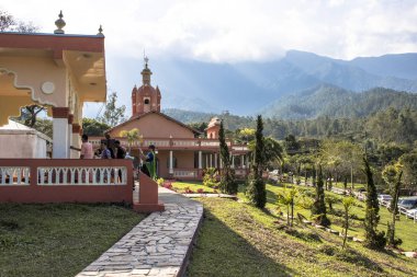 Pindamonhangaba, Brezilya, 22 Temmuz 2017. Krishna bilincinde Nova Gokula çiftliği, Pindamonhangaba, Sao Paulo eyalet kırsal bölgede (Iskon) için uluslararası toplum Tapınağı