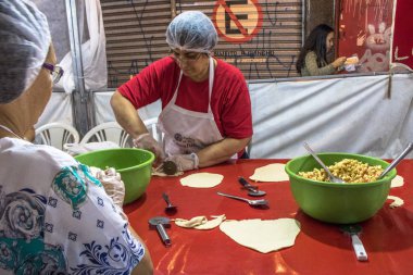 Sao Paulo, Brezilya, 28 Mayıs 2017. insanlar Caddesi ve kiosklar Our Lady Casaluce pirinç Sao Paulo içinde Mahallesi'nde bir bayram.