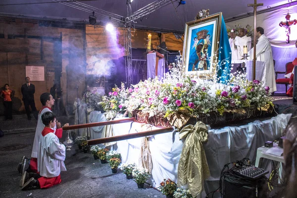 サンパウロ ブラジル 2017 117 の饗宴の聖母の Casaluce イタリアの最も古い 伝統的な饗宴であるサンパウロの東側に ブラジャーの近所でのカエターノ ピント通りに中通りの質量 — ストック写真