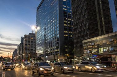 Sao Paulo, Sp, Brezilya, 06 Haziran 2017. Araç ve yaya hareketi bir ikindi Paulista Avenue, Sao Paulo Merkez bölgesi