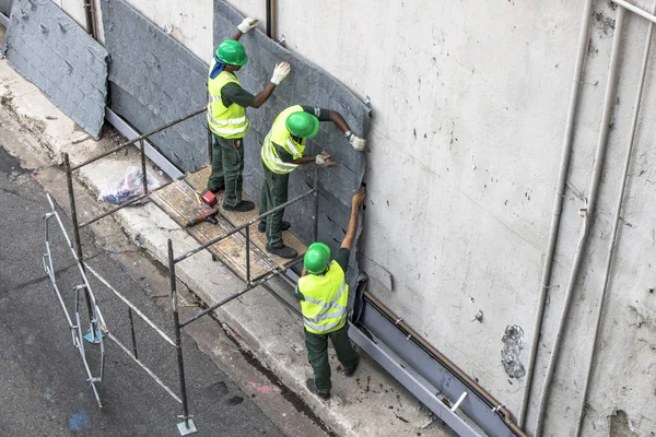 Sao Paulo Brasil Abril 2017 Los Trabajadores Están Instalando Jardín —  Fotos de Stock