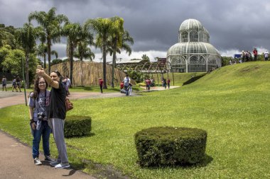 Curitiba, Pr, Brezilya, 30 Aralık 2017. Botanik Bahçesi Maria Garfunkel Richbieter, resmen cinsinden Curitiba Botanik Bahçesi turistler bir demir ve cam Konservatuarı Crystal Palace tarafından ilham ve 1991 yılında açıldı ben