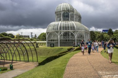 Curitiba, Pr, Brezilya, 30 Aralık 2017. Botanik Bahçesi Maria Garfunkel Richbieter, resmen cinsinden Curitiba Botanik Bahçesi turistler bir demir ve cam Konservatuarı Crystal Palace tarafından ilham ve 1991 yılında açıldı ben