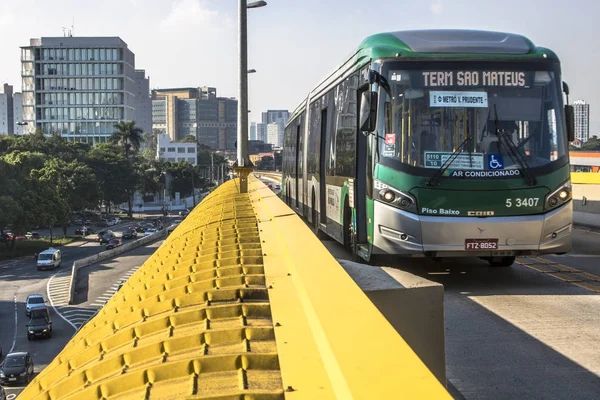 Sao Paulo Brasil Diciembre 2017 Tráfico Articulado Autobuses Tiradentes Express — Foto de Stock