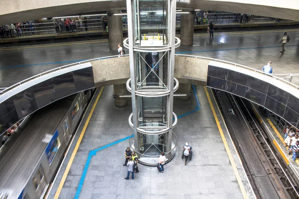 Sao Paulo Brazylia Marca 2017 Pociągi Pasażerów Stacji Metra Jest — Zdjęcie stockowe