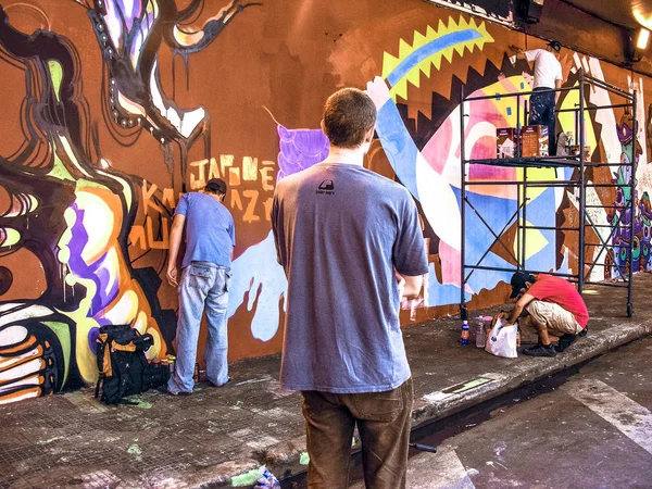 Sao Paulo Brazil Janeiro 2007 Man Makes Graffiti Wall Paulista — Stock Photo, Image