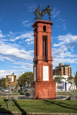 Curitiba, Brezilya, 31 Aralık 2017. Kaynak Kudüs, silahlı beton içinde inşa sahip bir ışık kaynağı üç büyük tek tanrılı inançlarını temsil eden üç bronz meleklerle: Hıristiyanlık, Islam ve Yahudilik, şehir Curitiba, Parana Stat