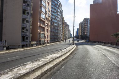 Sao Paulo, Brezilya, 09 Haziran 2013: İnsanlar yüksek arabalar için Pazar günleri ve tatillerde, Sao Paulo şehir merkezinde kapalı Road, iyi eğlenceler