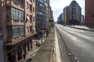 Sao Paulo, Brezilya, 09 Haziran 2013: İnsanlar yüksek arabalar için Pazar günleri ve tatillerde, Sao Paulo şehir merkezinde kapalı Road, iyi eğlenceler
