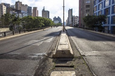 Sao Paulo, Brezilya, 09 Haziran 2013: İnsanlar yüksek arabalar için Pazar günleri ve tatillerde, Sao Paulo şehir merkezinde kapalı Road, iyi eğlenceler