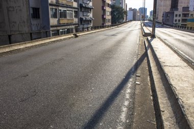Sao Paulo, Brezilya, 09 Haziran 2013: İnsanlar yüksek arabalar için Pazar günleri ve tatillerde, Sao Paulo şehir merkezinde kapalı Road, iyi eğlenceler