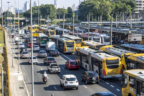 Sao Paulo Brazylia Grudnia 2017 Tranzytu Pojazdów Avenue Stanie Obok — Zdjęcie stockowe