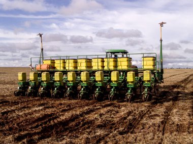 Mato Grosso, Brezilya 01 Mart 2008. Soya ekimi bir çiftlik çekerek traktör. sezon Mato Grosso, Brezilya midwest dikim soya