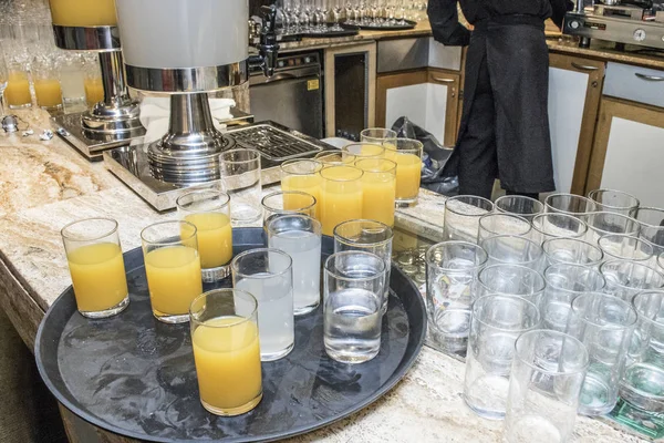 Sao Paulo Brasil Febrero 2018 Los Camareros Preparan Vasos Con —  Fotos de Stock