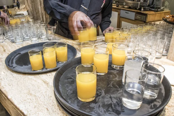 Sao Paulo Brasil Febrero 2018 Los Camareros Preparan Vasos Con —  Fotos de Stock