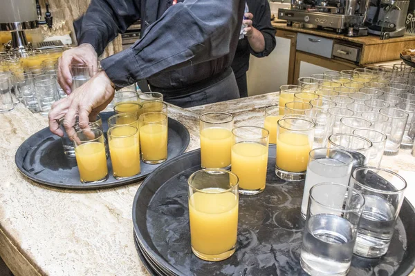 Sao Paulo Brasil Febrero 2018 Los Camareros Preparan Vasos Con —  Fotos de Stock