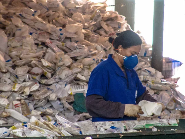 Sao Paulo Brasilien Juli 2007 Arbetstagare Göra Separationen Plastförpackningar Industri — Stockfoto