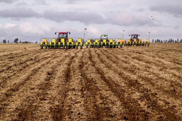 Mato Grosso Brasil Março 2008 Trator Puxando Plantador Plantando Soja — Fotografia de Stock