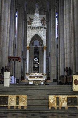 Sao Paulo, Brezilya - 18 Şubat 2011: görünümü içinde Se Büyükşehir Katedrali. 1913 Neo Gotik tarzda inşa, Se Roma Katolik Başpiskopos Sao Paulo, Brezilya'nın Katedral olduğunu.