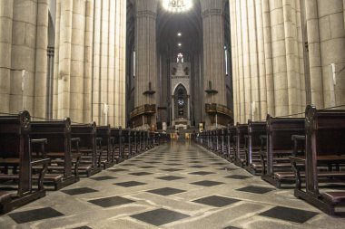 Sao Paulo, Brezilya - 18 Şubat 2011: görünümü içinde Se Büyükşehir Katedrali. 1913 Neo Gotik tarzda inşa, Se Roma Katolik Başpiskopos Sao Paulo, Brezilya'nın Katedral olduğunu.