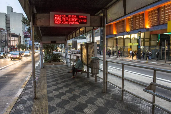 Sao Paulo Brezilya Ağustos 2016 Bright Otobüs Durağında Paulista Otobüsün — Stok fotoğraf