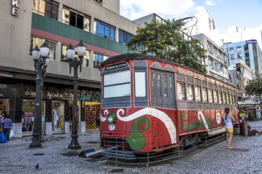 Curitiba, Parana, 03 Ocak 2018. Xv Kasım itibariyle okuma Bond Street, iyi bilinen çiçek Street, tahta üzerinde spot bir turist merkezi olarak, Curitiba, Brezilya ve Parana devletin başkenti bulunan
