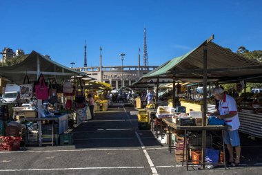 Sao Paulo, Brezilya, 23 Şubat 2017. Charles Miller Meydanı önünde Pacaembu Belediye Stadyumu, semt pazarı adlı Paulo Machado de Carvalho, Pacaembu mahallede batısında Sao Paulo