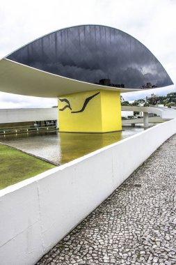 Curitiba, Brezilya, 30 Aralık 2017: açık Müzesi Oscar Niemeyer, Parana devlet, Brezilya nın başkenti Curitiba City'de bulunan. Bulutlu bir günde yapıldı..
