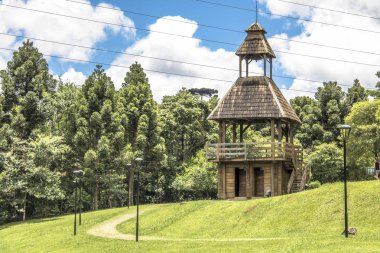 Curitiba, Brezilya, 30 Aralık 2017: Ukrayna Katolik Kilisesi Curitiba Avrupa göçmenler için bir haraç ve Tingui Park bulunan, halk için bir Müzesi ve Anıtı aç