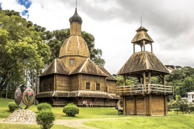 Curitiba, Brezilya, 30 Aralık 2017: Ukrayna Katolik Kilisesi Curitiba Avrupa göçmenler için bir haraç ve Tingui Park bulunan, halk için bir Müzesi ve Anıtı aç